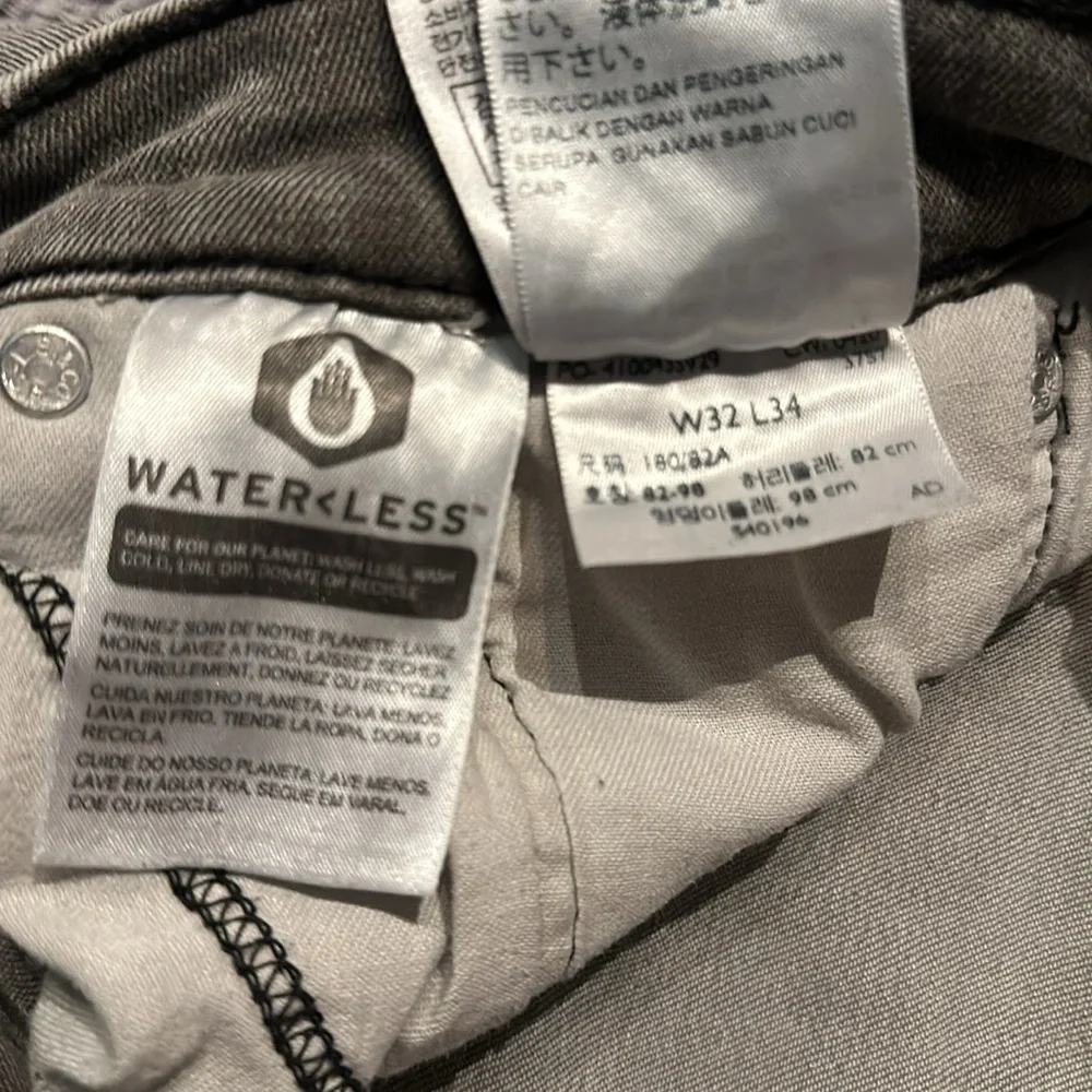 Levi’s - Picture 3 of 5